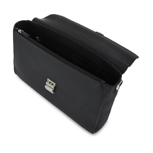 Valigetta ventiquattrore Montblanc in pregiata pelle pieno fiore proveniente dall'Europa di colore nero della collezione Meisterstuck Soft Grain Borse Montblanc - Misure della valigetta ventiquattrore: 39 x 27 x 12 cm - Questa ventiquattrore è dotata di chiusura a patta con combinazione, una tasca principale, una tasca con zip, due tasche per il cellulare e tre passanti per gli strumenti da scrittura - Codice prodotto: 114451