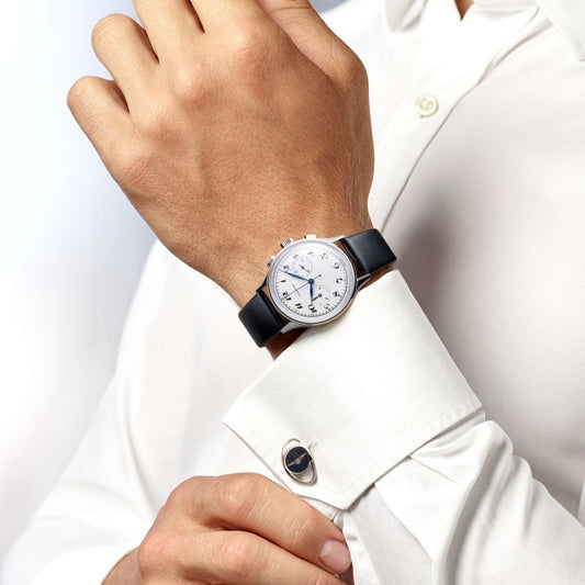 Orologio da uomo cronografo automatico della collezione Longines modello The Longines Heritage Classic Chronograph 1946 con cassa in acciaio, cinturino in pelle nero e quadrante color argento