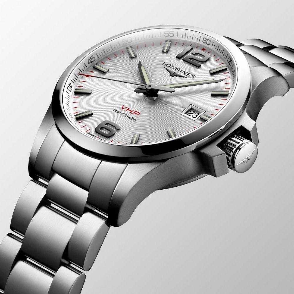Orologio da uomo solo tempo al quarzo della collezione Longines modello Conquest V.H.P. con cassa e cinturino in acciaio e quadrante color argento inciso