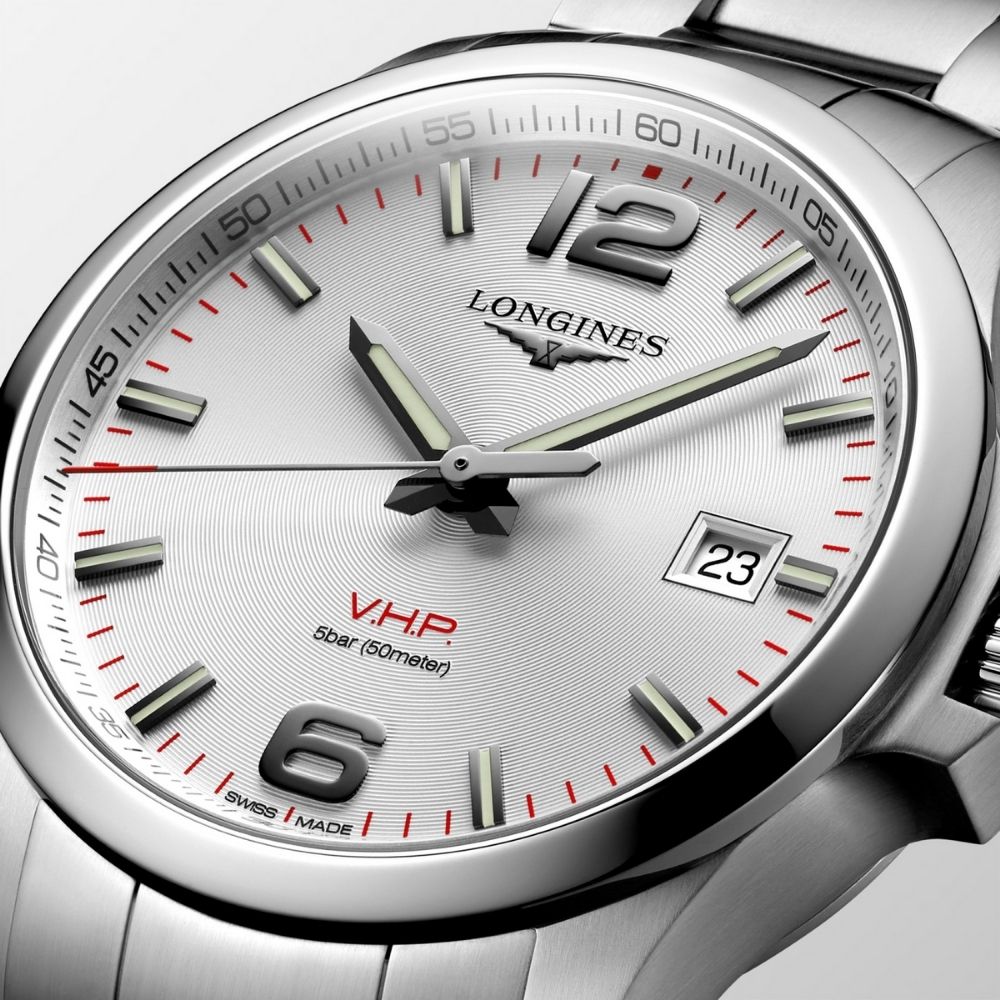 Orologio da uomo solo tempo al quarzo della collezione Longines modello Conquest V.H.P. con cassa e cinturino in acciaio e quadrante color argento inciso
