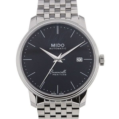 Orologio da uomo solo tempo automatico della collezione Mido Watches modello Baroncelli Heritage Cassa in acciaio inossidabile con diametro di 39 mm e spessore di 7,25 mm Quadrante di colore nero con lancette ed indici color argento e datario a ore 3 Vetro zaffiro antigraffio con trattamento antiriflesso Movimento automatico Mido calibro 1192 su base ETA 2892A2 Resistente all'acqua fino a 30 metri (3 bar) Cinturino in acciaio inossidabile Codice prodotto: M0274071105000