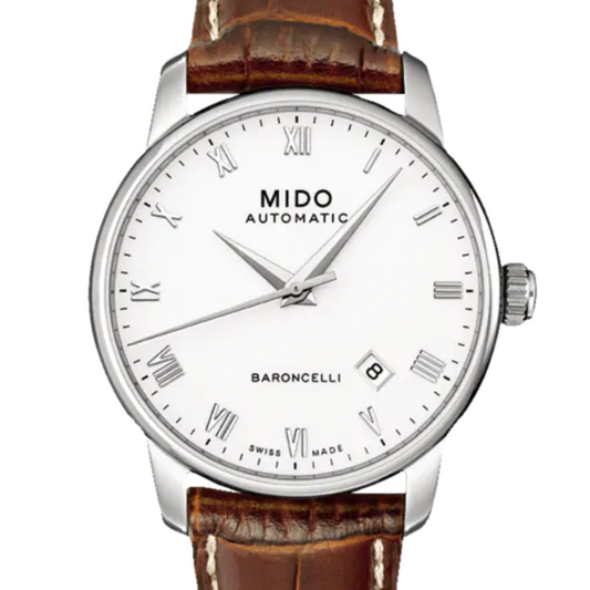 Orologio da uomo solo tempo automatico della collezione Mido Swiss Watches modello Baroncelli Cassa in acciaio inossidabile con diametro di 38 mm, spessore di 9,10 mm e fondello a vista che lascia intravedere il meccanismo automatico dell'orologio Quadrante bianco con indici e lancette di colore nero e datario a ore 3 Vetro zaffiro antigraffio con trattamento antiriflesso Movimento automatico calibro Mido su base ETA C07.611 / 2824-2 Resistente all'acqua fino a 50 metri (5 bar) Cinturino in pelle nero