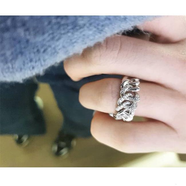 Anello a fascia con cuori sovrapposti in oro bianco 18 kt e diamanti ct 0.23 colore G e purezza Vs della collezione Recarlo Gioielli - Misura 14 disponibile in pronta consegna -