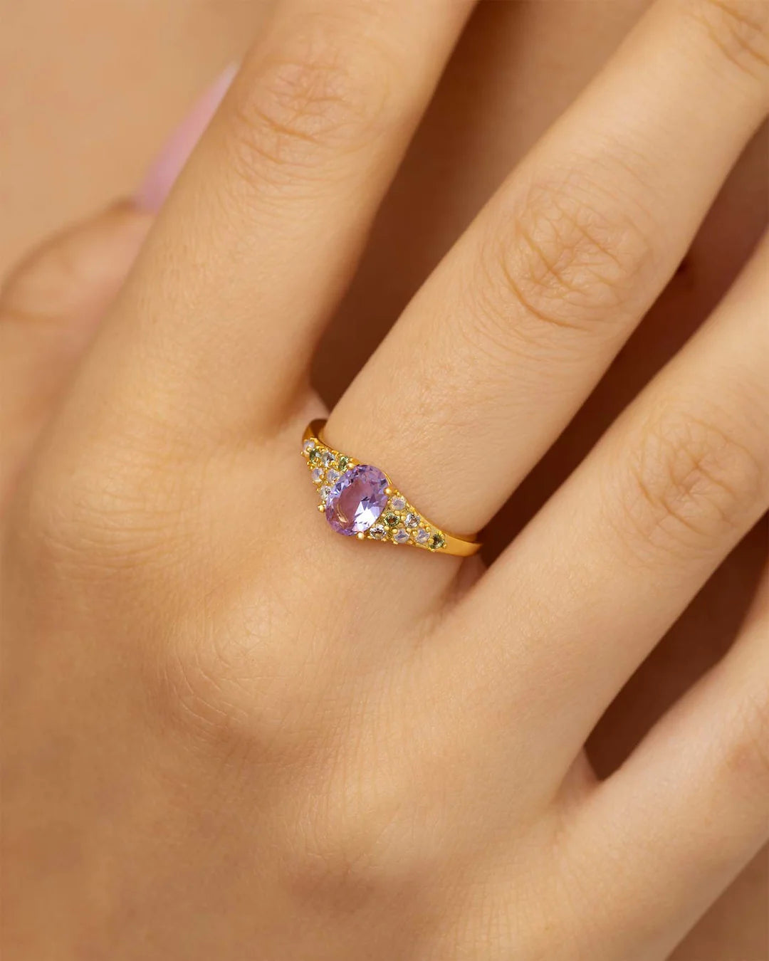 Amabile Anello Lilypad Con Pietra Lilla Placcato Oro