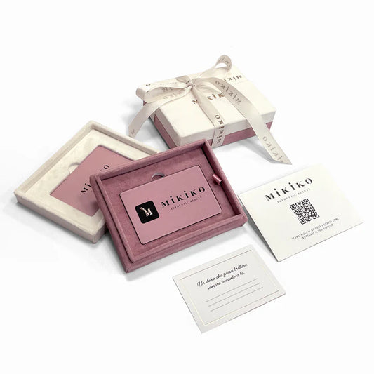 Mikiko Blister Ciondolo Lettera In Oro Bianco 18 Kt e Diamanti