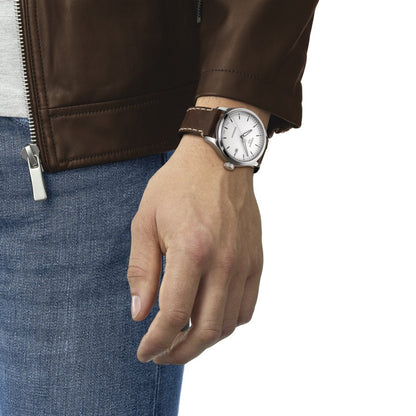 Orologio da uomo automatico solo tempo della collezione T-Sport Tissot modello Gent XL Swissmatic con riserva di carica fino a 72 ore, cassa in acciaio, cinturino in pelle marrone e quadrante bianco