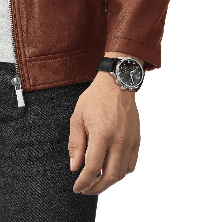 Orologio da uomo cronografo al quarzo della collezione T-Classic Tissot modello Chrono XL Classic con cassa in acciaio, quadrante nero e cinturino in pelle nero
