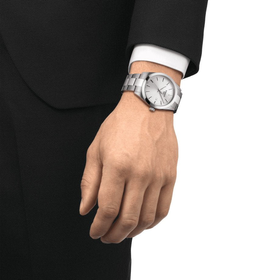 Orologio da uomo solo tempo al quarzo della collezione T-Classic Tissot modello Gentleman con cassa e cinturino in acciaio e quadrante color argento